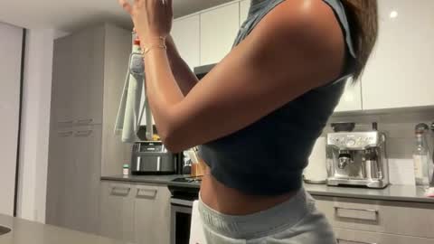 Snapshot of camiliakxoxo chatting on November 4, 1:38 am camiliakxoxo online show from November 4, 1:38 am