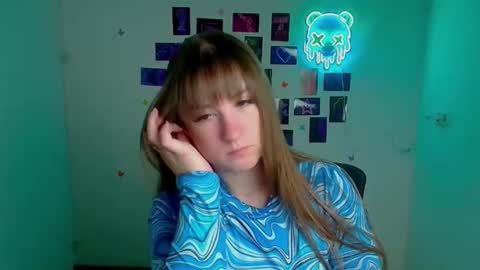 Snapshot of camilla_body chatting on April 15, 5:36 am Camilla online show from April 15, 5:36 am