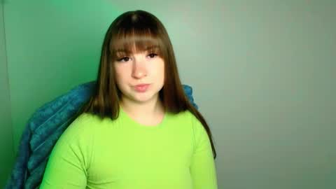 Snapshot of camilla_body chatting on April 17, 6:05 am Camilla online show from April 17, 6:05 am