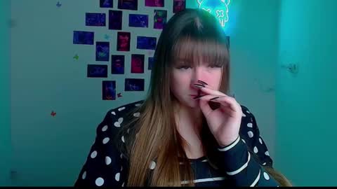 Snapshot of camilla_body chatting on April 22, 6:16 am Camilla online show from April 22, 6:16 am