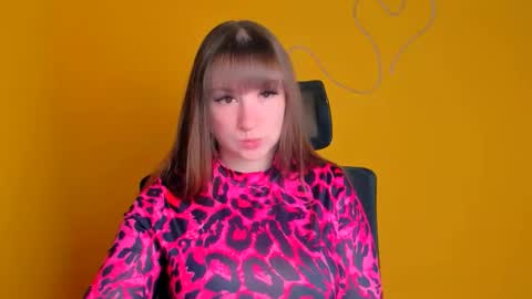 Snapshot of camilla_body chatting on April 24, 5:54 am Camilla online show from April 24, 5:54 am