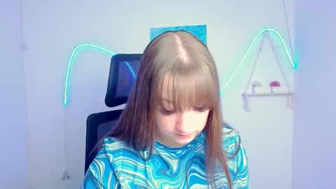 Snapshot of camilla_body chatting on April 27, 11:19 am Camilla online show from April 27, 11:19 am