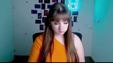 Snapshot of camilla_body chatting on May 5, 5:48 am Camilla online show from May 5, 5:48 am