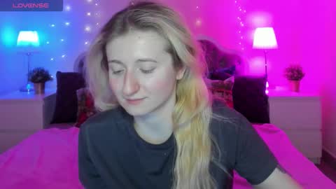 camilladreamer online show from January 8, 5:04 pm