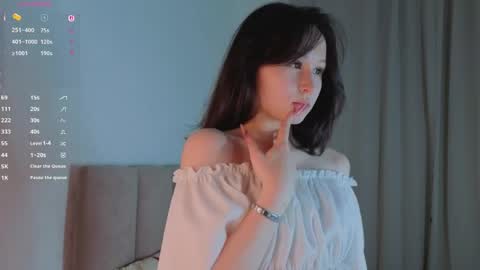 Snapshot of camillahooser chatting on May 13, 1:25 am May online show from May 13, 1:25 am