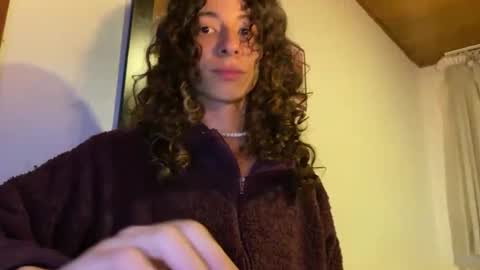 Snapshot of camille_delrey chatting on February 12, 12:37 am Camille online show from February 12, 12:37 am