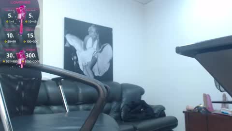 Snapshot of camille_diaz19 chatting on June 4, 9:43 pm Camille online show from June 4, 9:43 pm