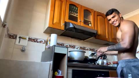 camilo_contre21 online show from January 29, 9:39 pm