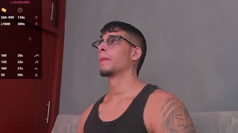 Snapshot of camilo_ospina_ chatting on December 21, 6:41 am INDEPENDENT MODEL online show from December 21, 6:41 am