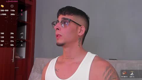 Snapshot of camilo_ospina_ chatting on December 25, 9:54 pm INDEPENDENT MODEL online show from December 25, 9:54 pm