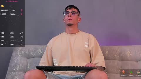 Snapshot of camilo_ospina_ chatting on January 1, 10:46 pm INDEPENDENT MODEL online show from January 1, 10:46 pm