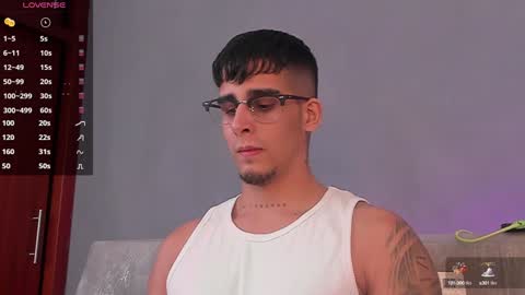 Snapshot of camilo_ospina_ chatting on January 4, 4:01 am INDEPENDENT MODEL online show from January 4, 4:01 am