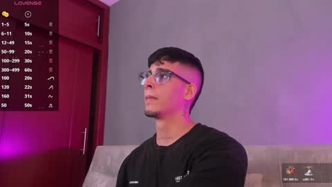 Snapshot of camilo_ospina_ chatting on January 11, 4:38 am INDEPENDENT MODEL online show from January 11, 4:38 am