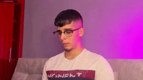 Snapshot of camilo_ospina_ chatting on January 13, 5:23 am INDEPENDENT MODEL online show from January 13, 5:23 am