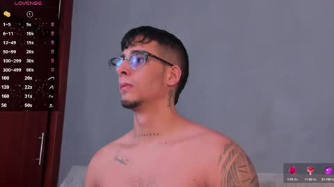 Snapshot of camilo_ospina_ chatting on January 17, 10:44 am INDEPENDENT MODEL online show from January 17, 10:44 am