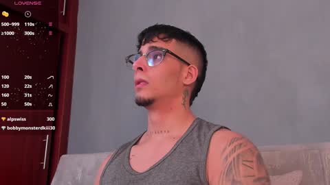 Snapshot of camilo_ospina_ chatting on January 19, 6:00 pm INDEPENDENT MODEL online show from January 19, 6:00 pm