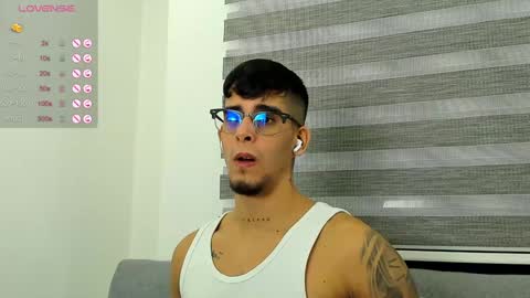 Snapshot of camilo_ospina_ chatting on January 30, 1:44 am INDEPENDENT MODEL online show from January 30, 1:44 am