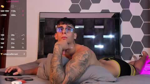Snapshot of camilo_ospina_ chatting on February 1, 8:39 am INDEPENDENT MODEL online show from February 1, 8:39 am