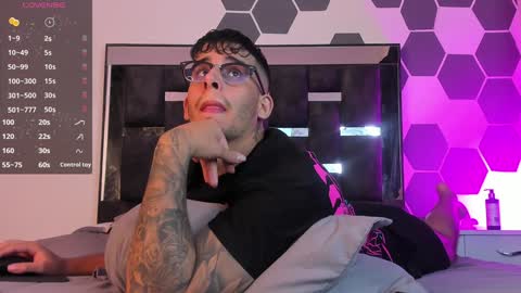 Snapshot of camilo_ospina_ chatting on February 8, 5:18 am INDEPENDENT MODEL online show from February 8, 5:18 am