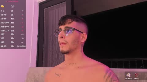 Snapshot of camilo_ospina_ chatting on February 9, 11:57 pm INDEPENDENT MODEL online show from February 9, 11:57 pm