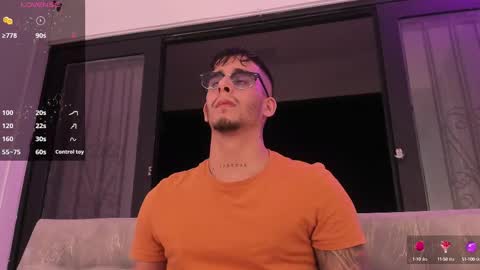 Snapshot of camilo_ospina_ chatting on February 10, 5:03 am INDEPENDENT MODEL online show from February 10, 5:03 am