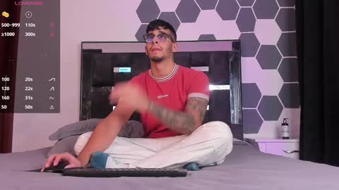 Snapshot of camilo_ospina_ chatting on February 13, 11:15 pm INDEPENDENT MODEL online show from February 13, 11:15 pm