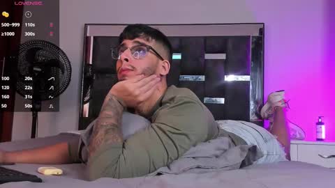 Snapshot of camilo_ospina_ chatting on February 19, 3:06 am INDEPENDENT MODEL online show from February 19, 3:06 am