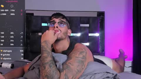 Snapshot of camilo_ospina_ chatting on February 26, 6:37 am INDEPENDENT MODEL online show from February 26, 6:37 am