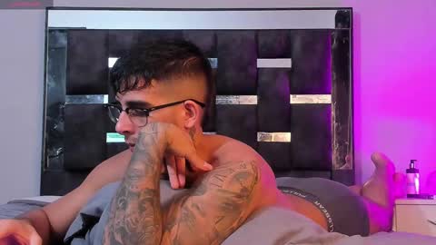 Snapshot of camilo_ospina_ chatting on March 3, 3:19 am INDEPENDENT MODEL online show from March 3, 3:19 am