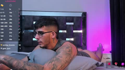 Snapshot of camilo_ospina_ chatting on March 5, 5:50 am INDEPENDENT MODEL online show from March 5, 5:50 am