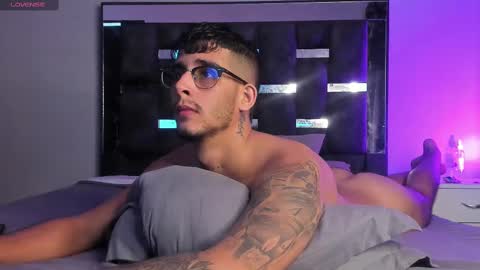 Snapshot of camilo_ospina_ chatting on March 11, 1:23 pm INDEPENDENT MODEL online show from March 11, 1:23 pm