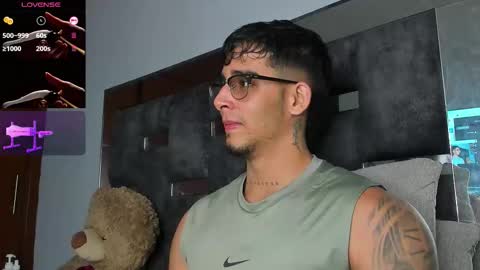 Snapshot of camilo_ospina_ chatting on September 12, 6:02 am INDEPENDENT MODEL online show from September 12, 6:02 am