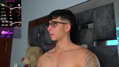 Snapshot of camilo_ospina_ chatting on September 15, 4:23 am INDEPENDENT MODEL online show from September 15, 4:23 am