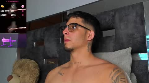 Snapshot of camilo_ospina_ chatting on September 16, 4:13 am INDEPENDENT MODEL online show from September 16, 4:13 am