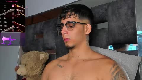 Snapshot of camilo_ospina_ chatting on October 4, 8:34 am INDEPENDENT MODEL online show from October 4, 8:34 am