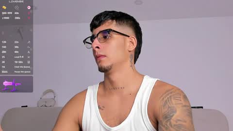 Snapshot of camilo_ospina_ chatting on May 24, 5:01 am INDEPENDENT MODEL online show from May 24, 5:01 am