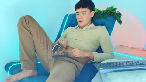 Snapshot of camilo_xcam chatting on November 27, 9:50 pm CAMILO online show from November 27, 9:50 pm
