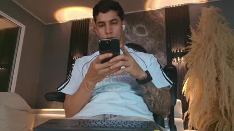 Snapshot of camiloalvarezzz3 chatting on May 19, 3:13 am CAMILO online show from May 19, 3:13 am