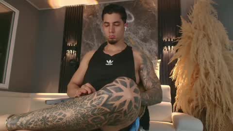 Snapshot of camiloalvarezzz3 chatting on June 6, 1:49 pm CAMILO online show from June 6, 1:49 pm