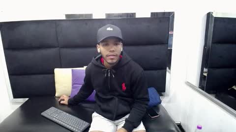 Snapshot of camilobuck chatting on October 26, 2:28 am camilobuck online show from October 26, 2:28 am