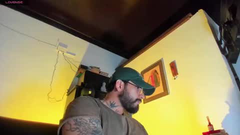 Snapshot of camilomayer chatting on December 14, 10:42 am Camilo online show from December 14, 10:42 am