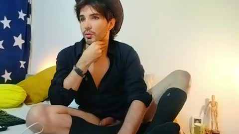 Snapshot of camilosaennz chatting on June 17, 12:24 am camilo online show from June 17, 12:24 am