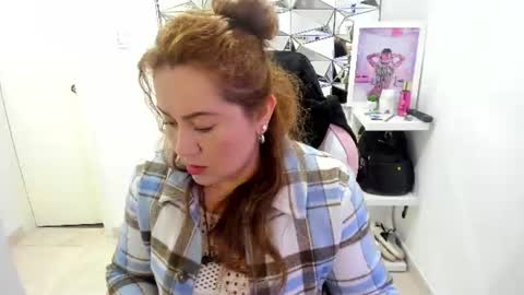 Snapshot of camixxx_m chatting on June 19, 12:09 pm camixxx_m online show from June 19, 12:09 pm