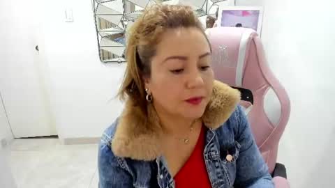 Snapshot of camixxx_m chatting on June 25, 11:48 am camixxx_m online show from June 25, 11:48 am