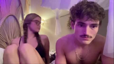 camncaroline online show from September 17, 1:51 am
