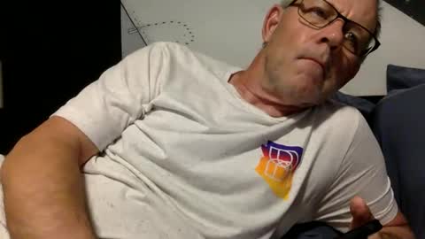 Snapshot of camperjay chatting on October 11, 2:00 am james online show from October 11, 2:00 am