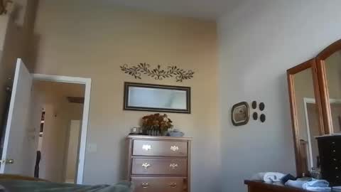 Snapshot of camperjay chatting on February 19, 10:06 pm james online show from February 19, 10:06 pm