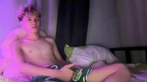 Snapshot of camwithethan chatting on May 11, 6:05 pm Ethan online show from May 11, 6:05 pm
