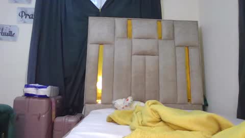 Snapshot of canah2003 chatting on January 26, 6:28 am Canah online show from January 26, 6:28 am