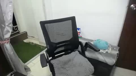 Snapshot of candacesxhot chatting on January 28, 5:32 am cumorsmooke online show from January 28, 5:32 am